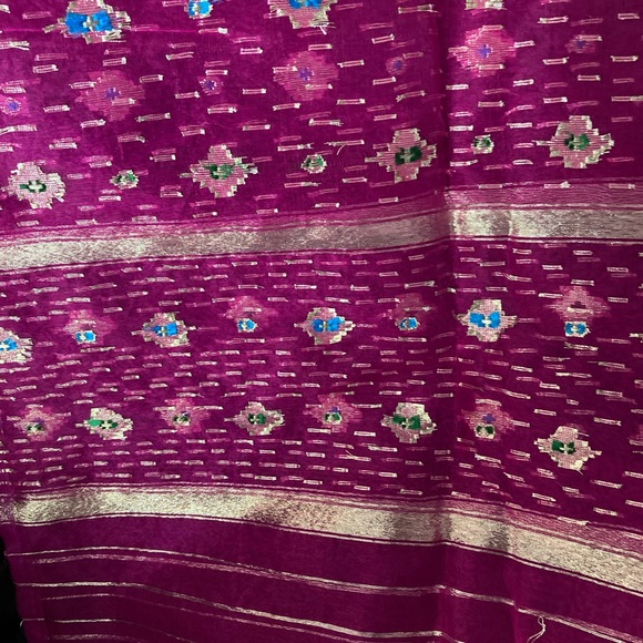 Shocking pink organza dupatta - Picture 2 of 8